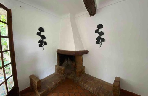 Correns House | à côté du château, calme et lumineuse, au centre