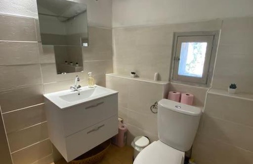 Correns House | à côté du château, calme et lumineuse, au centre