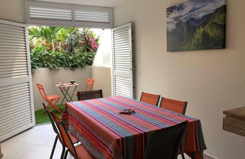 L'Ermitage-les-Bains Apartment | à deux pas du lagon bel appartement quartier très vivant à l'hermitage