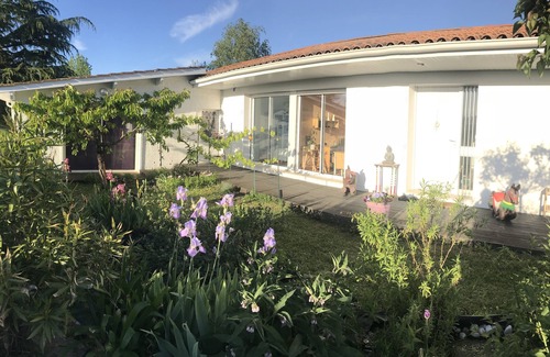 Saint-Medard-en-Jalles House | À Proximité de Bordeaux, Confort, Piscine Chauffée et Climatisation