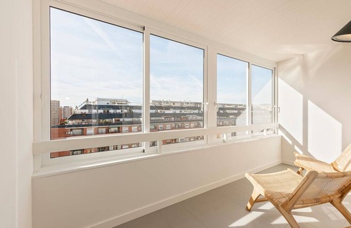 La Font de la Guatlla Apartment | Ático con terraza cerca de Gran Vía y Camp Nou