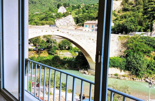 Nyons Apartment | Âme d'Antan-Apartment-Classic-View Mountains