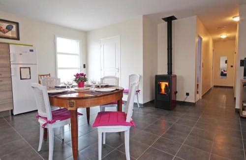 Saint-Martin-d'Ecublei House | Écogîte en forêt, 3 chambres, animaux admis, jardin clos - FR-1-497-23