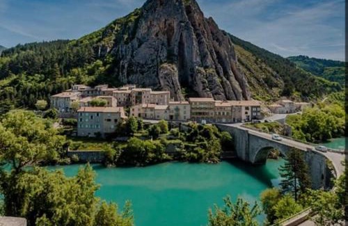 Sourribes House | Écrin de la rivière