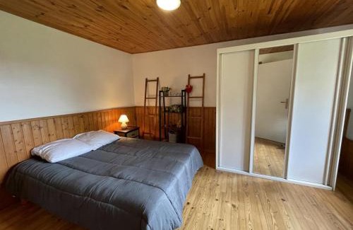 Chatel-Montagne House | Écrin de Verdure à Châtel-Montagne pour Déconnexion Romantique - FR-1-489-447