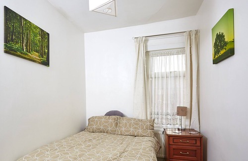 Dadlington House | Éire House - Comfortable Coventry Home