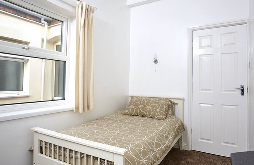 Dadlington House | Éire House - Comfortable Coventry Home