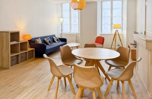 Aurillac Apartment | Élégance, confort à l'Hôtel particulier d'Aurillac