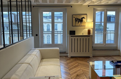 Saint-Thomas-d'Aquin Apartment | Élégant Appartement Familial de 3 Chambres au Cœur de Paris