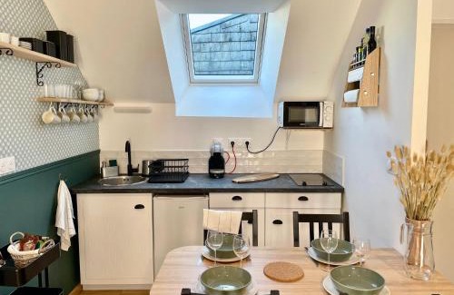 Saint-Meloir-des-Ondes Apartment | Émeraude Lumineux T3 au cœur du village, à 5 min des plages