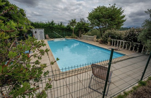 Saux-et-Pomarede House | Étage Indépendant Ferme Rénovée 150 m2 Avec vue sur les Pyrénées