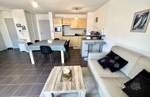 Etel Apartment | Étel: 1-Bed Flat, South Terrace, Near Port, Parking, Pets Allowed