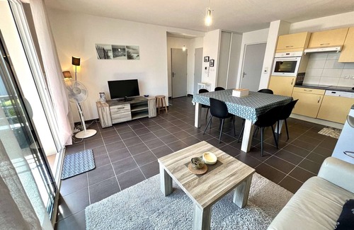 Etel Apartment | Étel: 1-Bed Flat, South Terrace, Near Port, Parking, Pets Allowed