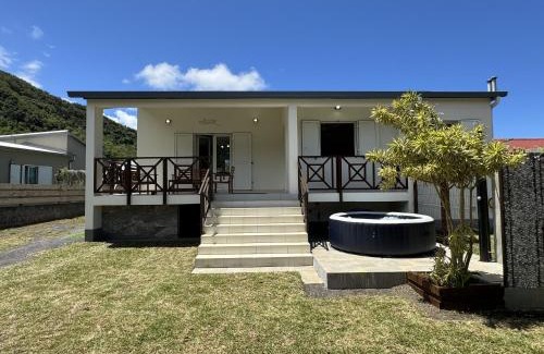 Petite-ÃŽle House | Étoile de la Plaine, jolie maison avec jacuzzi pour 4 personnes