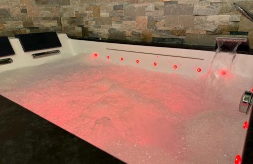 Auriol Hotel | Évasion duo, Suite Atypique privative, Hammam & Balnéo