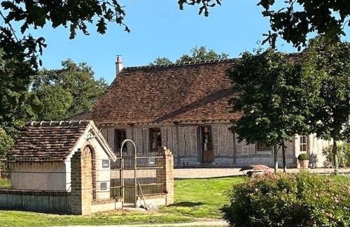 Jouy-le-Potier House | Évasion en Sologne : Gîte PMR, Billard, Tennis & Nature Proche Châteaux de la Loire - FR-1-590-420