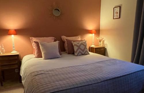 Jouy-le-Potier House | Évasion en Sologne : Gîte PMR, Billard, Tennis & Nature Proche Châteaux de la Loire - FR-1-590-420