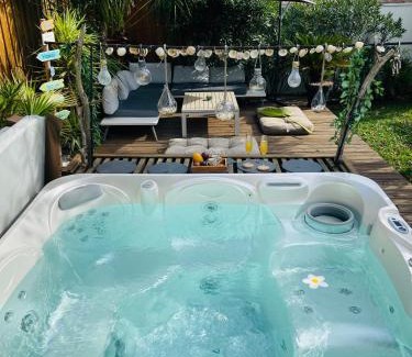 Merignac House | Évasion Tropicale - Villa d'Artiste avec Jacuzzi Privé dans un jardin Exotique