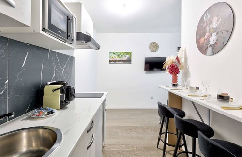 19th Arrondissement Apartment | Évasion urbaine contemporaine, quartier Villette