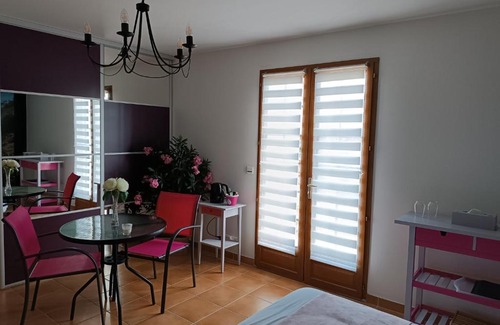 Morsang-sur-Orge Bed & Breakfast | Ô Mélèze