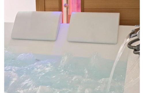 Reims Apartment | Ô Sacrée Détente de Reims -Spa privatif - Proche de la gare & centre ville