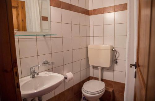 Neraidochori House | Ξενώνας Πατρικό