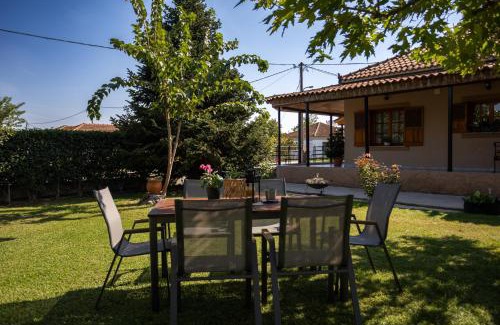 Gomfoi House | Σπίτι με κήπο στους Γόμφους Τρικάλων