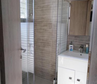 Sarakiniko Villa | Σπίτι με σοφίτα μπροστά στη θάλασσα