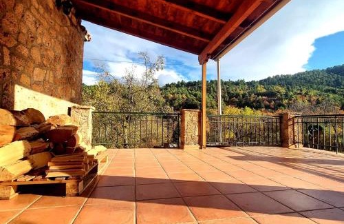 Aigialeia House | Σπίτι στο βουνό