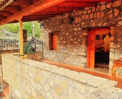 Aigialeia House | Σπίτι στο βουνό