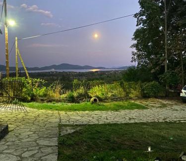 Kalivia Filaktis House | Το σαλέ της λίμνης