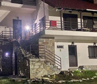 Kalivia Filaktis House | Το σαλέ της λίμνης