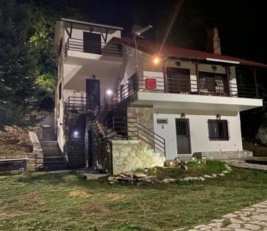 Kalivia Filaktis House | Το σαλέ της λίμνης