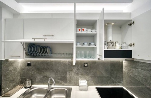 Pangrati Apartment | Φωτεινό Αρχοντικό Διαμέρισμα