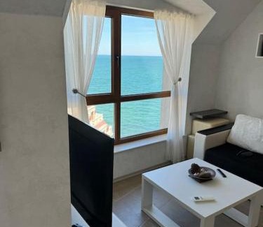 Primorski Apartment | Апартамент с изглед към морето в Ла Мер