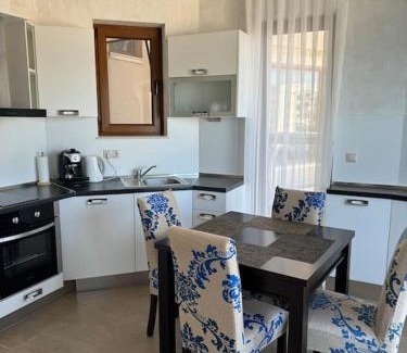 Primorski Apartment | Апартамент с изглед към морето в Ла Мер