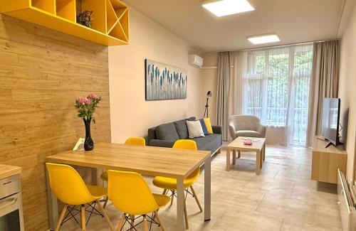 Kazanlak Apartment | Елегантен апартамент в супер центъра на града с изглед към парк, възможност за безплатно паркиране