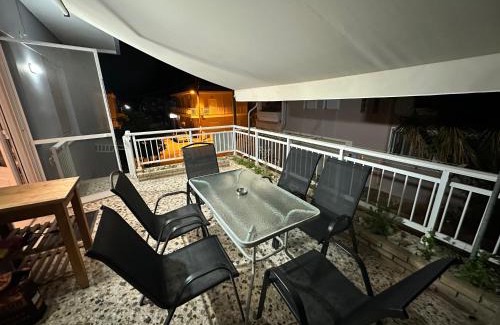 Nea Peramos House | Къща с две спални