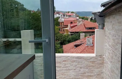 Shumen Apartment | Уютно Арт Ателие а тихо и спокойно място в центъра на града!
