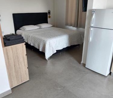 Neve Zohar Cabin | מול ים המלח זוהר במדבר