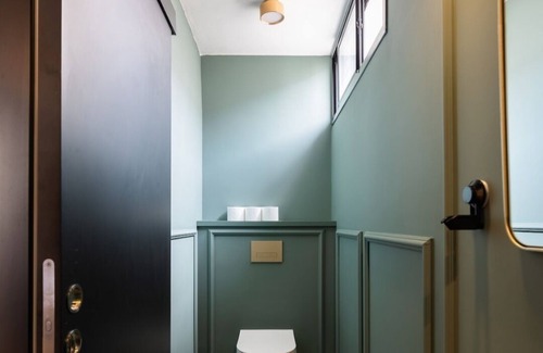 Tel Aviv Apartment | מסבלטים את הבית הכי מדהים בתל אביב , לב תל אביב, 4 דקות הליכה מהים , ,בתי קפה