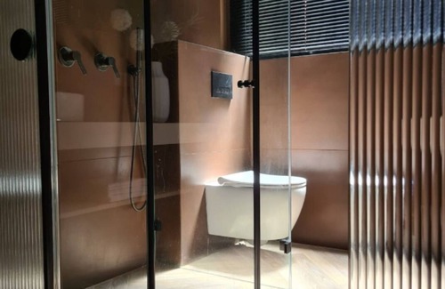 Tel Aviv Apartment | מסבלטים את הבית הכי מדהים בתל אביב , לב תל אביב, 4 דקות הליכה מהים , ,בתי קפה