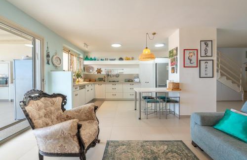 Eilat Apartment | נופש מדברי - קוטג' ודירת נופש מהממים עם נוף לים באילת