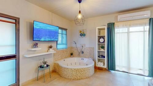 Had Nes Apartment | סוויטות טיפאני של רשת לב הגולן - 3 סוויטות מדהימות עם בריכה פרטית