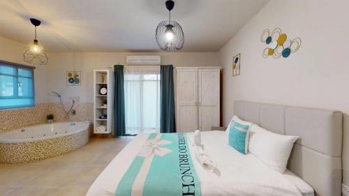Had Nes Apartment | סוויטות טיפאני של רשת לב הגולן - 3 סוויטות מדהימות עם בריכה פרטית
