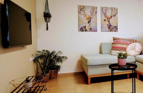 Yeruham Apartment | על הואדי- צימר מרווח עם גינה פרטית ושני חדרי שינה