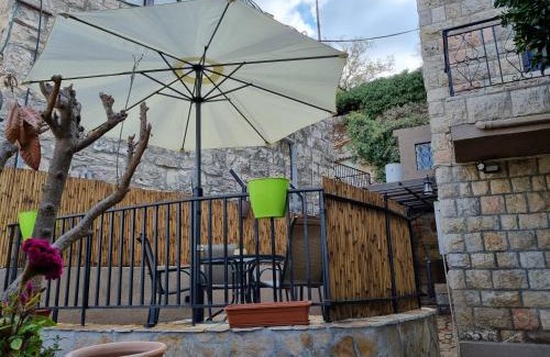 Ein Karem Cabin | "פנינת עין כרם" יחידות ורד ואגוז