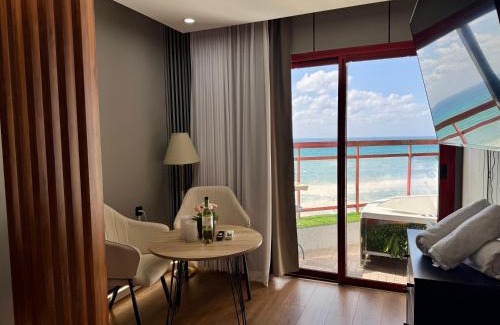 Netanya Apartment | קו המים-אמבט ספא במרפסת על הים, בית קפה בלובי Waterline studio sea view Spa tub on the balcony