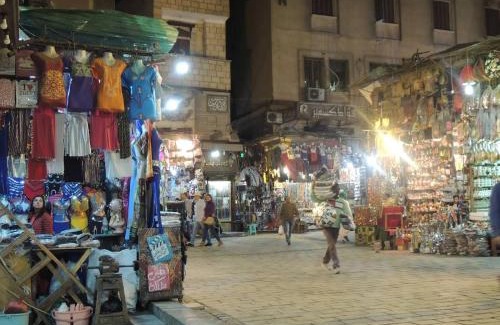 Ad-Darb al-Ahmar Apartment | شقة كبيره و انيقة بجانب مسجد الأزهر و مقابل مسجد الحسن و الحسين