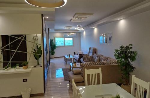 Maadi Apartment | شقه فندقيه الترا مودرن صف اول كورنيش النيل , القاهره , بمنطقه المعادي , اطلاله مباشره للنيل والاهرامات ,الطابق التاسع ,Very luxury apartment firist row nile view and pyramids , maadi , cairo , ultra modern home ,all rooms and reception direct nile view